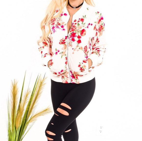 ⭐⭐NEW ARRIVAL⭐⭐Sexy Floral Rose Bomber Jacket - Picture 2 of 8